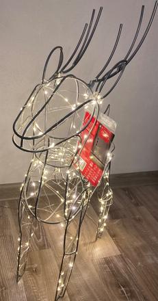 Led krásny svietiaci vianočný sob,