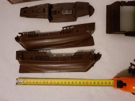 Plastikový model lode black falcon, 