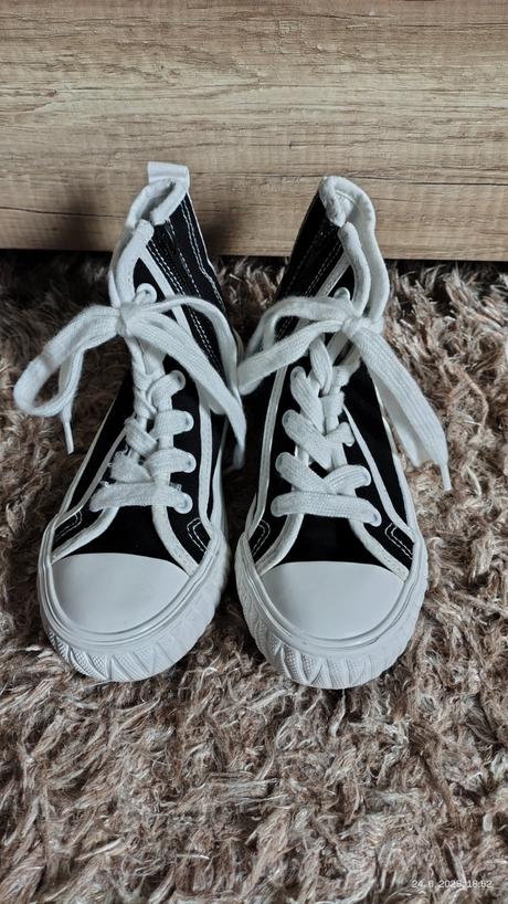 Tenisky, reserved,30