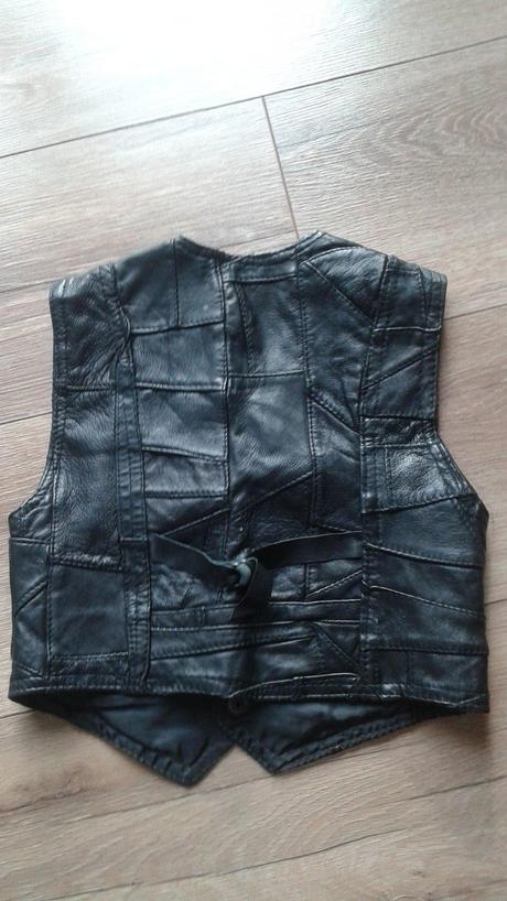 Kožená vesta, 98