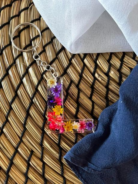 Ručne vyrobené živicové kľúčenky, 