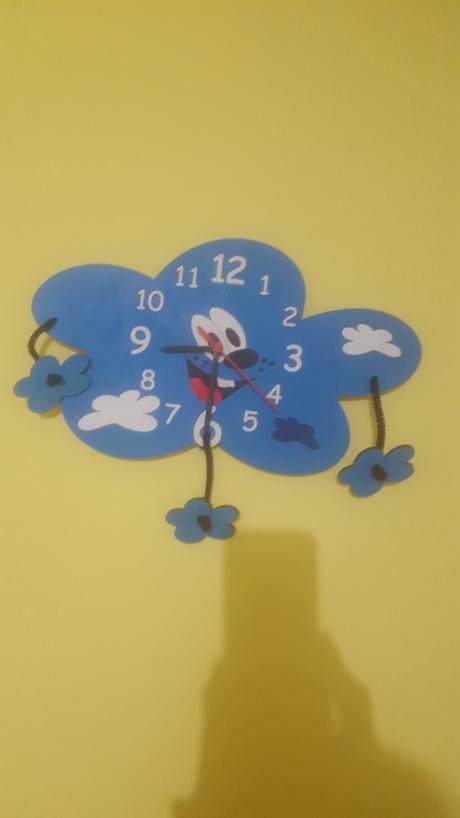 Drevené hodiny na stenu,