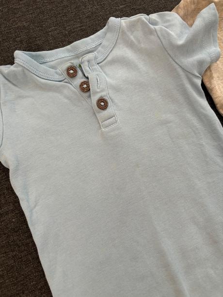 Body s gombikmi pri krku, tchibo,74