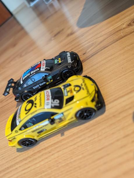 Autá pretekárske na zotrvačník,