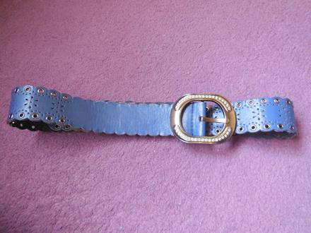 Modrý opasok ku rifľam, 