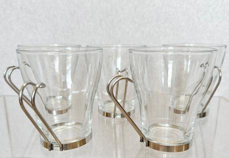 Poháre s kovovým uškom, 