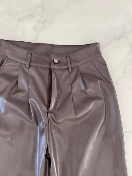 Hnedé koženkové nohavice, s