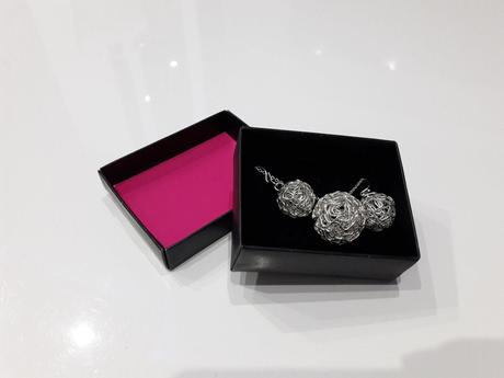 Sada - náušnice a náhrdelník,