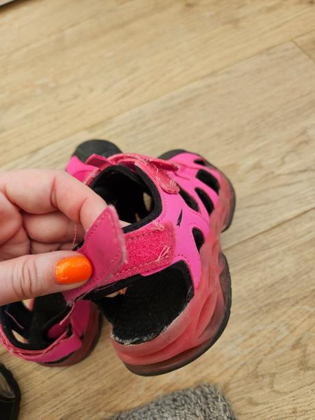 Svietiace sandalky s neokopatelnou spickou, sprandi,35