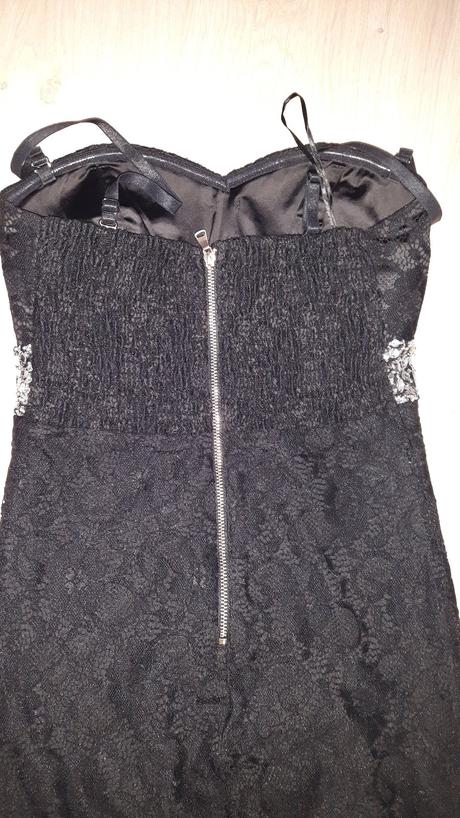 Krasne cierne saty, 38