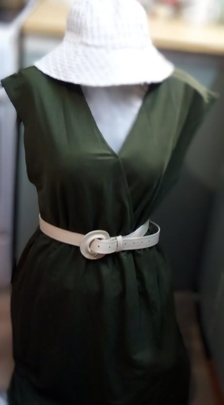 Dlhé pružné šaty s prestrihom v páse l/xl, xl