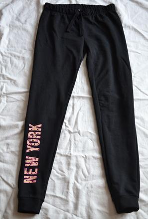 Čierne tepláky " new york" v 158/164, esmara,164