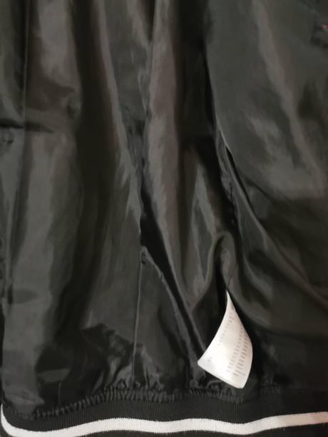 Kvetovaná bombera, 158