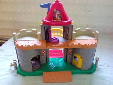 Hrad s padacou bránou., 