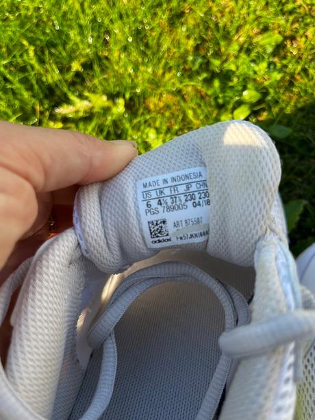 Buď kráľovná bielych tenisiek, adidas,37