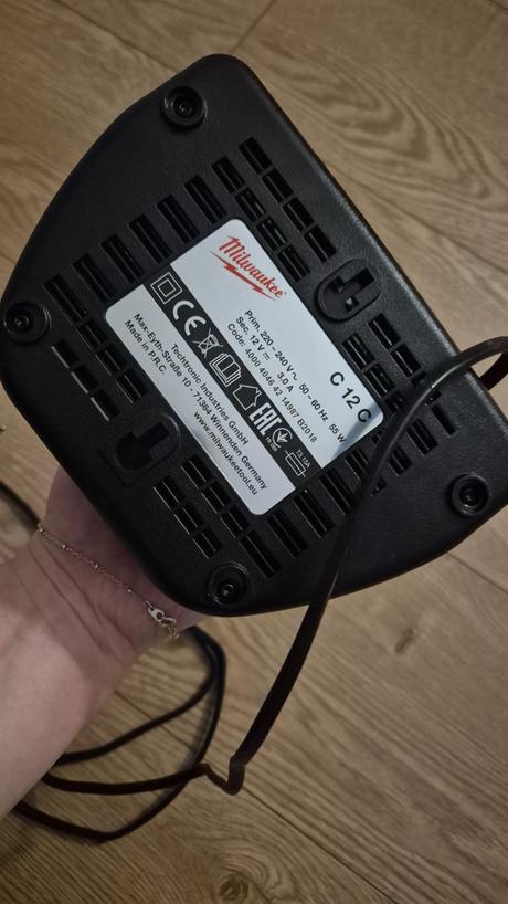 Nabíjačka na milwaukee, 