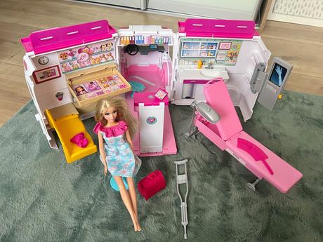 Barbie sanitka, 