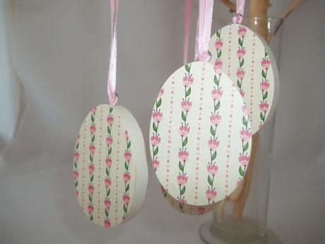 Drevené vajíčko s ružovou stužkou,