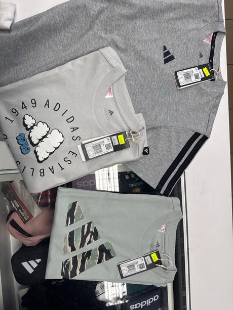 Tricka adidas likvidacia z predajne 152, adidas,152