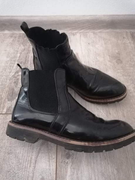 Lakované čierne členkové topánky, baťa,38
