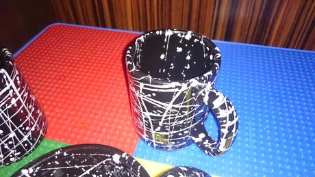 Šálky a cukornička ,