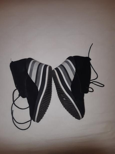 Obuv č- 37 na platforme zn.la strada -3,5e, 37