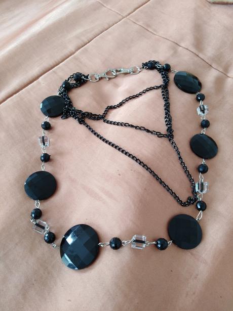 Čierny náhrdelník, 