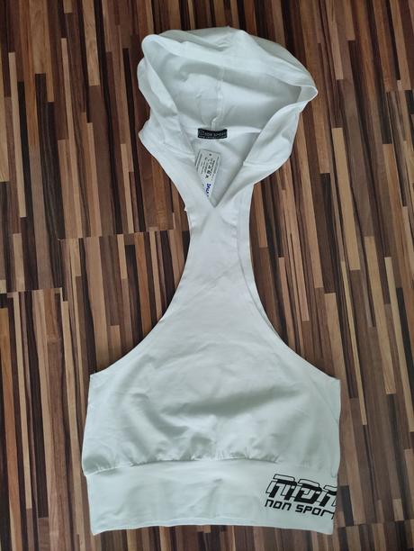 Predam nove tricko s kapucnou do fitka vel.xs, xs