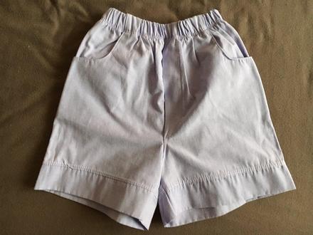 Bledofialové kraťasy, 104