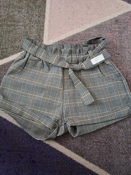 Hrubšie sortky na prechodné obdobie, 146