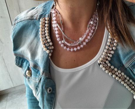 Korálkový trblietavý náhrdelník,