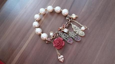 Náramok s aplikaciami,