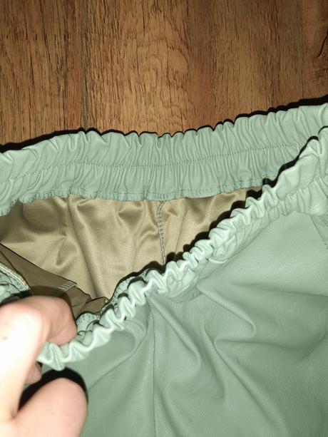 Široké  koženkove nohavice, m