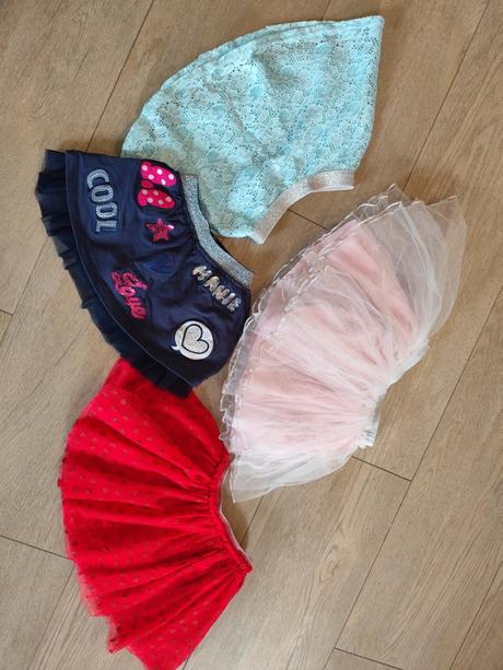 4 krásne sukničky zn.disney, primark, disney,98