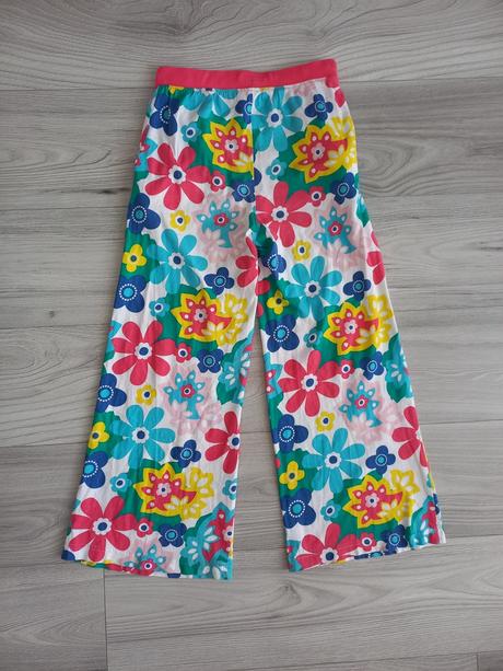 Kvetované široké nohavice, bonprix,140
