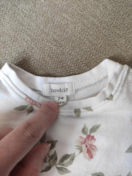 Svetrík newbie s kvetinkami, newbie,74