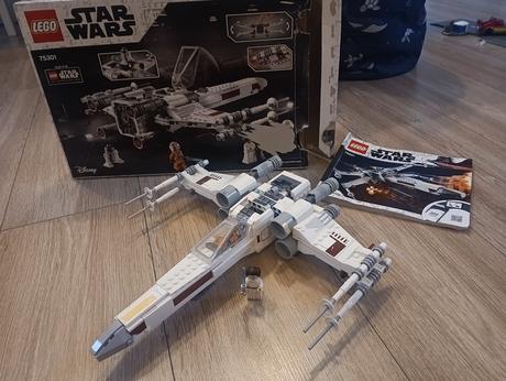 Lego star wars luke skywalker's x-wing fighter, 