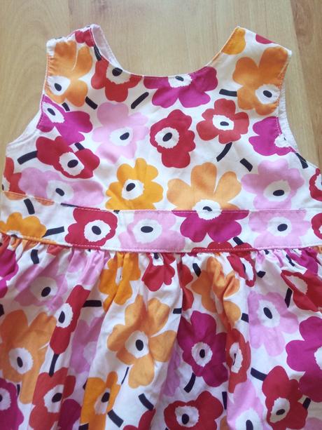 Krásne šaty top stav, zip zap,80