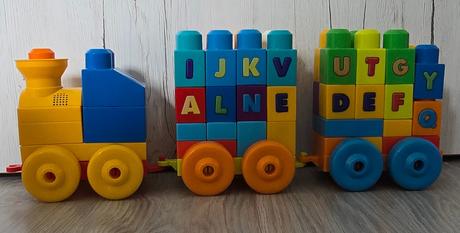 Mega bloks hudobný vláčik s písmenkami, 