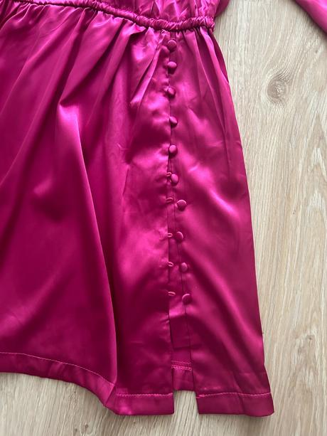 Nádherné saténové šaty značky green apple, s