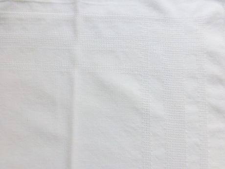 Biely stredový obrus, 