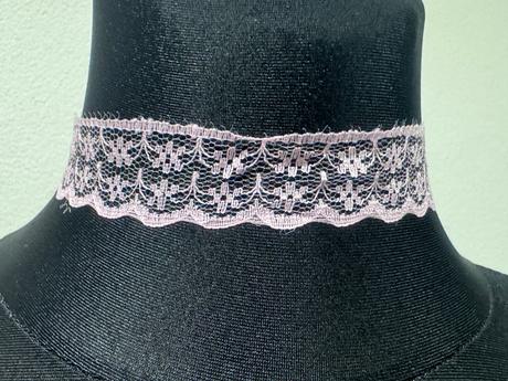 Náhrdelník choker,