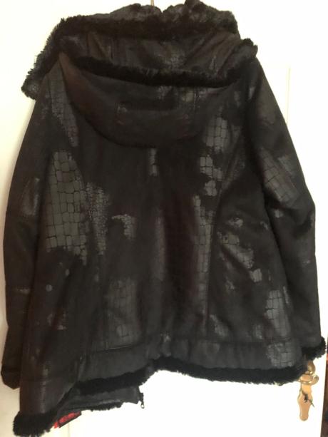 Bunda s kapucnou, 50