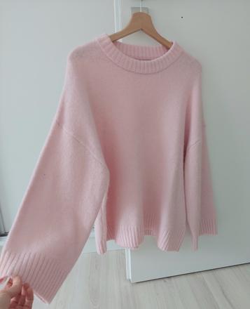 Bledoružový oversize sveter, fishbone,s