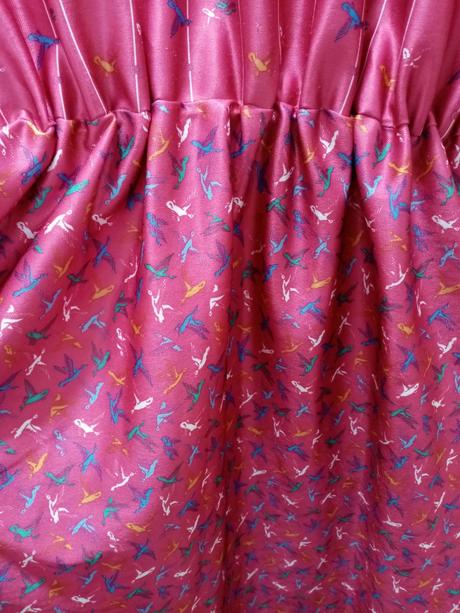 Ružové saty s vtakmi, s