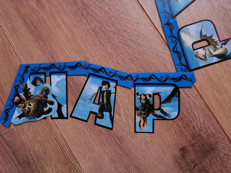 Napis happy birthday,