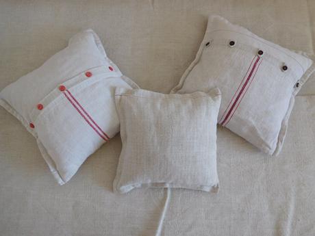 Vankúše menšie , vačšie, podlhovasté,, 