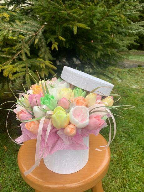 Veľká mydlova kytica v boxe, 