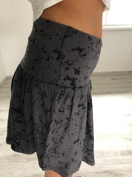 Vans sukňa šedá, s