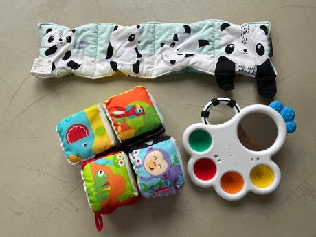 Kontrastne senzoricke hracky pre babatko, 